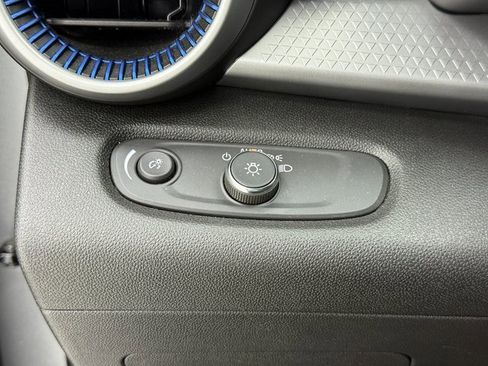 Used 2024 Chevrolet Trax LS w/ LS Convenience Package image 10