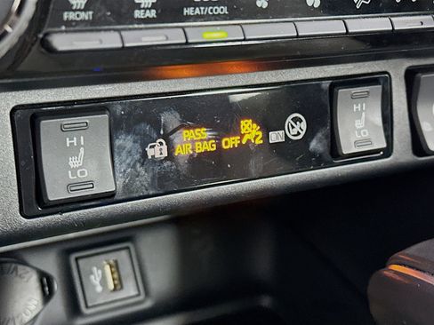 Used 2023 Toyota RAV4 XLE Premium image 26