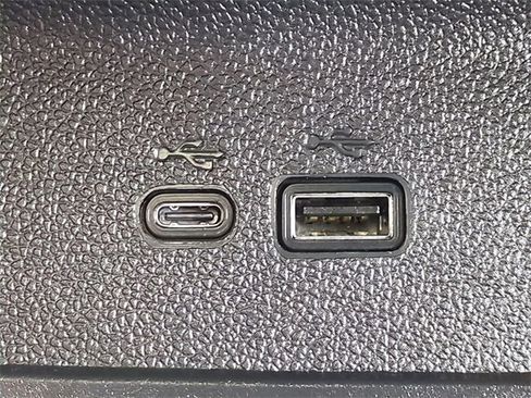 Used 2024 Chevrolet Traverse Z71 image 22