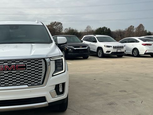 Used 2024 GMC Yukon Denali image 3