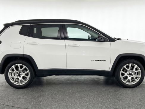 Used 2025 Jeep Compass Limited AWD/4WD image 11