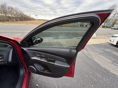 Used 2011 Chevrolet Cruze LT image 22