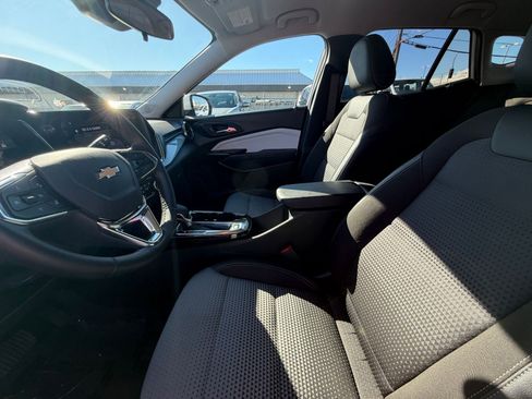 Used 2025 Chevrolet Trax LT w/ LT Convenience Package image 25