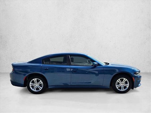 Used 2022 Dodge Charger SXT RWD image 4