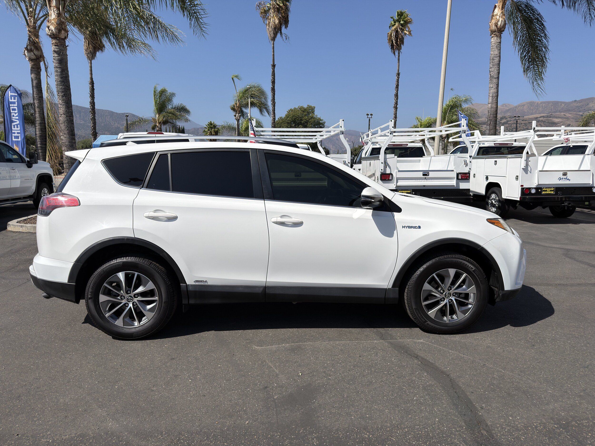 Used 2018 Toyota RAV4 XLE w/ Carpet Mat Package AWD/4WD image 9