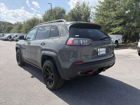 Used 2019 Jeep Cherokee Trailhawk w/ Cold Weather Group AWD/4WD image 5