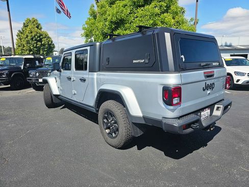 Used 2023 Jeep Gladiator Sport AWD/4WD image 2