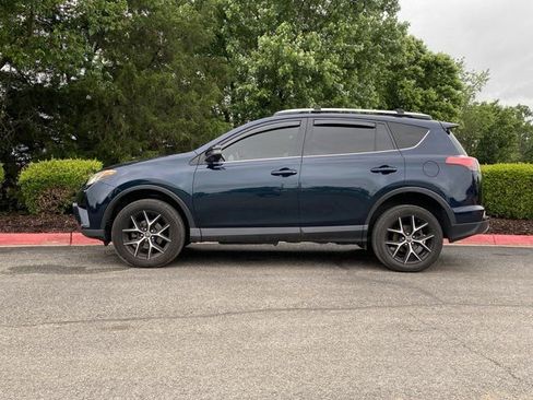 Used 2018 Toyota RAV4 SE w/ Power Extra Value Package FWD image 10
