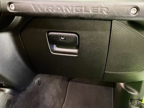 Used 2021 Jeep Wrangler Willys image 32