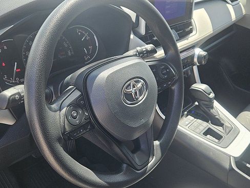 Used 2025 Toyota RAV4 XLE AWD/4WD image 18