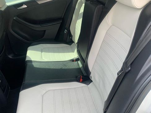 Used 2016 Volkswagen Jetta Sport image 8