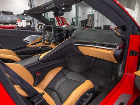 Used 2022 Chevrolet Corvette Stingray Premium Conv w/ Z51 Performance Package RWD image 18