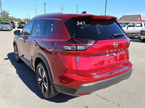 Used 2024 Nissan Rogue SL w/ SL Premium Package image 3