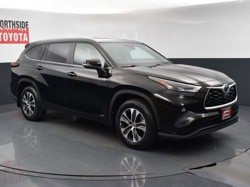 Used 2024 Toyota Highlander XLE image 6