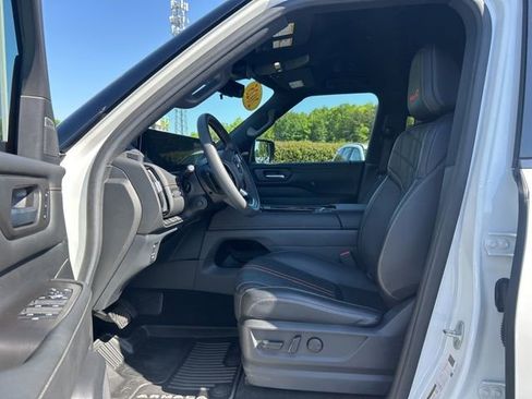 Used 2025 Nissan Armada PRO-4X image 16