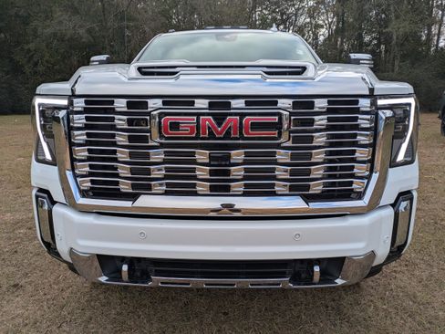 New 2026 GMC Sierra 3500 Denali w/ Denali Reserve Package image 3