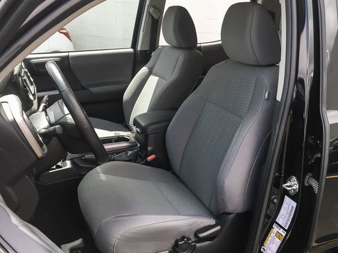 Used 2016 Toyota Tacoma SR5 RWD image 14
