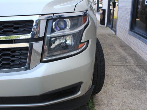 Used 2017 Chevrolet Suburban LT image 3