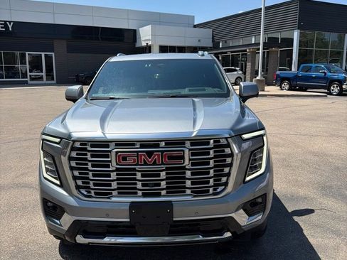 Used 2025 GMC Yukon XL Denali AWD/4WD image 2
