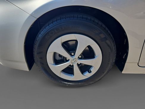 Used 2013 Toyota Prius Three image 9