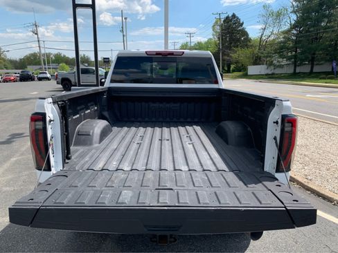 Used 2025 GMC Sierra 2500 AT4X AWD/4WD image 5