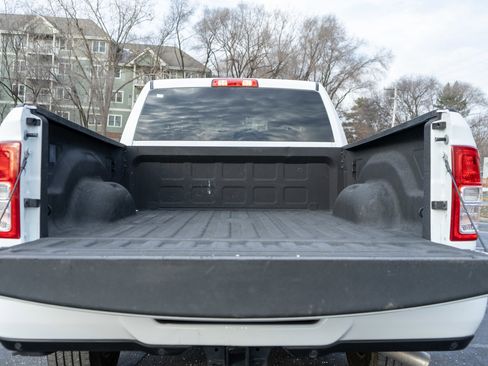 Used 2024 RAM 2500 Big Horn w/ Sport Appearance Package image 9