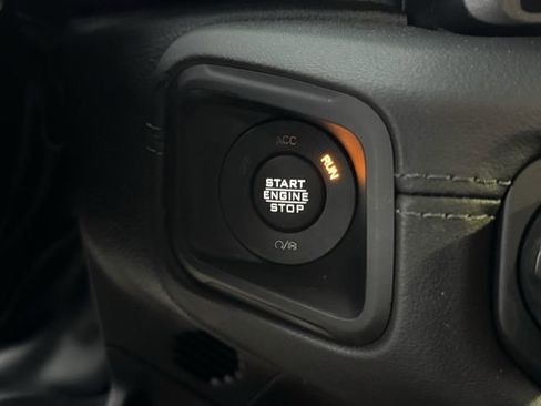 Used 2024 Jeep Gladiator Rubicon w/ Technology Group image 19