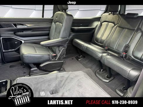 Used 2022 Jeep Wagoneer Series III w/ Premium Group I image 16