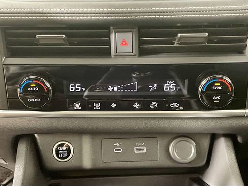 Used 2023 Nissan Rogue SV image 18