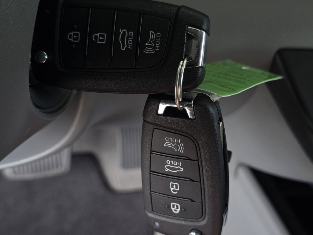 Used 2024 Hyundai Elantra SE FWD image 31