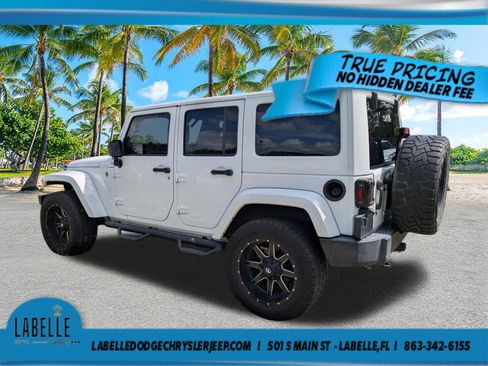 Used 2016 Jeep Wrangler Unlimited Sahara w/ Connectivity Group AWD/4WD image 6