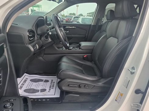 Certified 2025 Honda Pilot EX-L image 9