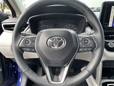 Used 2025 Toyota Corolla Cross LE image 12