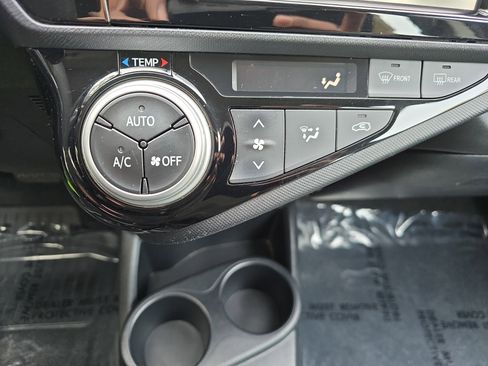 Used 2015 Toyota Prius C Two image 22