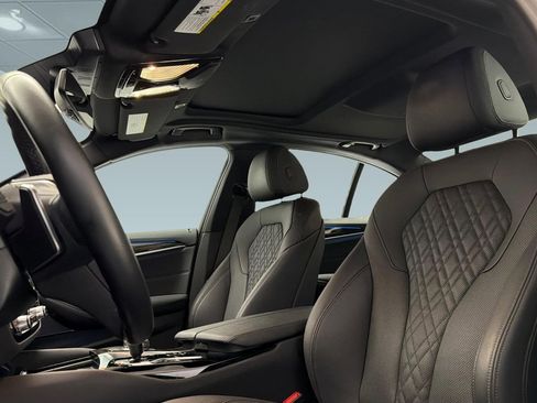 Used 2023 BMW 530e w/ Premium Package image 15