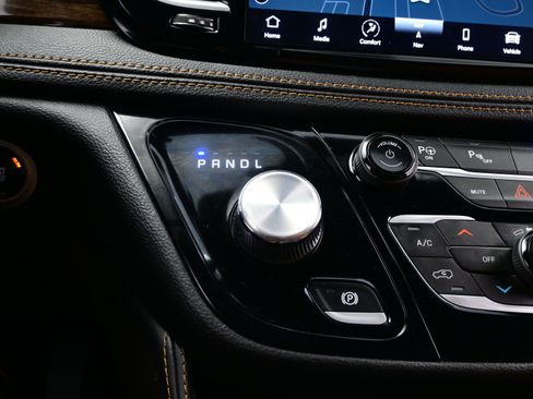 Used 2023 Chrysler Pacifica Pinnacle image 23