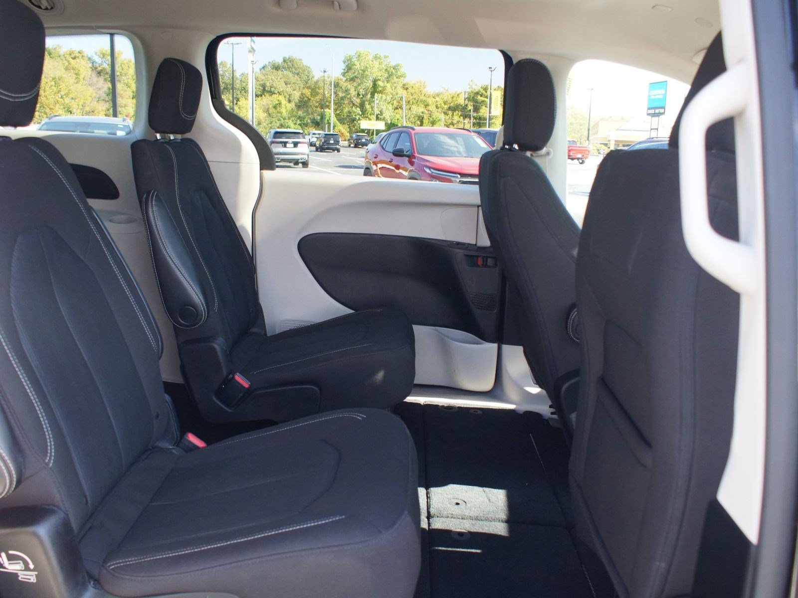 Used 2023 Chrysler Voyager LX FWD image 20