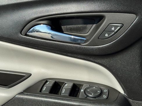 Used 2022 Chevrolet Equinox LS w/ LS Convenience Package image 22