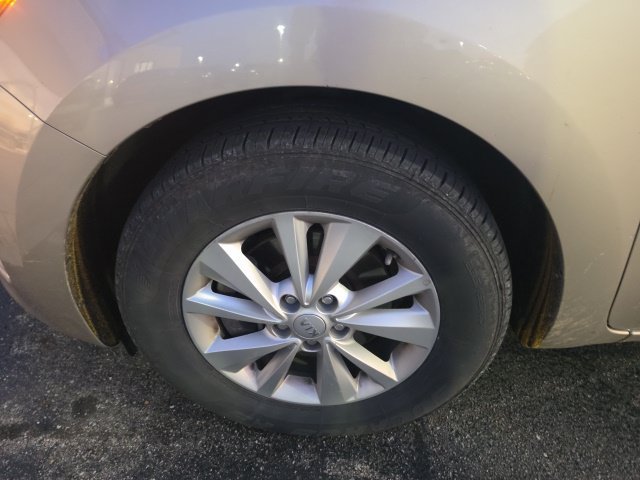 Used 2015 Kia Sedona LX FWD image 11