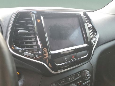 Used 2020 Jeep Cherokee Limited image 18