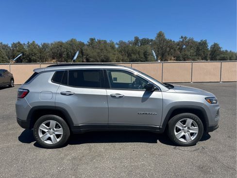 Used 2022 Jeep Compass Latitude AWD/4WD image 4