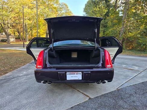 Used 2008 Cadillac DTS Luxury II image 32