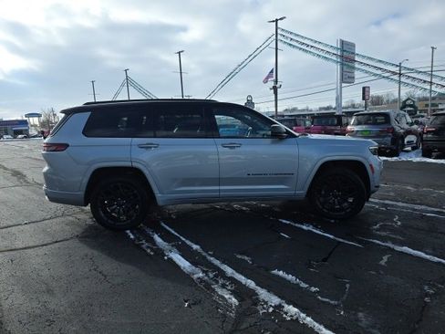 Used 2024 Jeep Grand Cherokee L Summit image 7