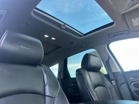 Used 2021 Buick Enclave Avenir w/ Avenir Technology Package AWD/4WD image 42