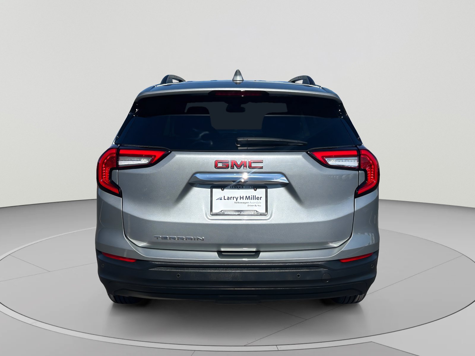 Used 2023 GMC Terrain SLE w/ Driver Convenience Package FWD image 4