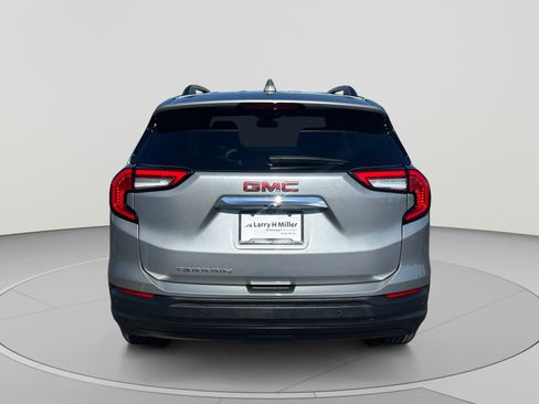 Used 2023 GMC Terrain SLE w/ Driver Convenience Package FWD image 4
