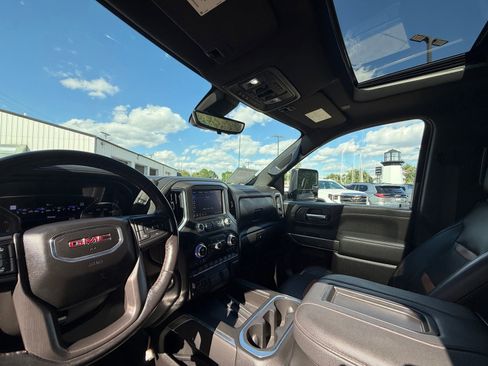 Used 2022 GMC Sierra 2500 AT4 w/ AT4 Premium Plus Package AWD/4WD image 17