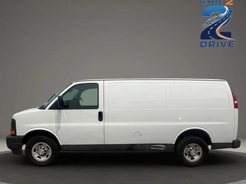 Used 2017 Chevrolet Express 2500 RWD image 9