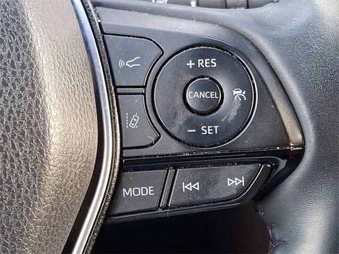 Used 2021 Toyota Venza Limited image 21