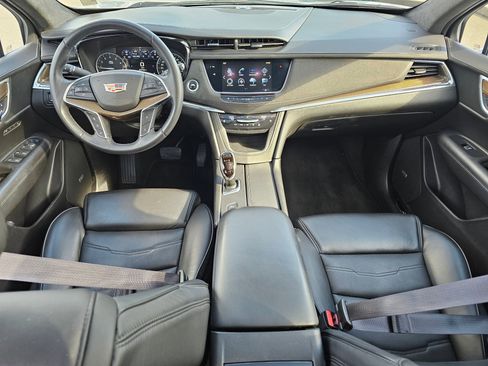 Used 2017 Cadillac XT5 Platinum w/ Driver Assist Package AWD/4WD image 14
